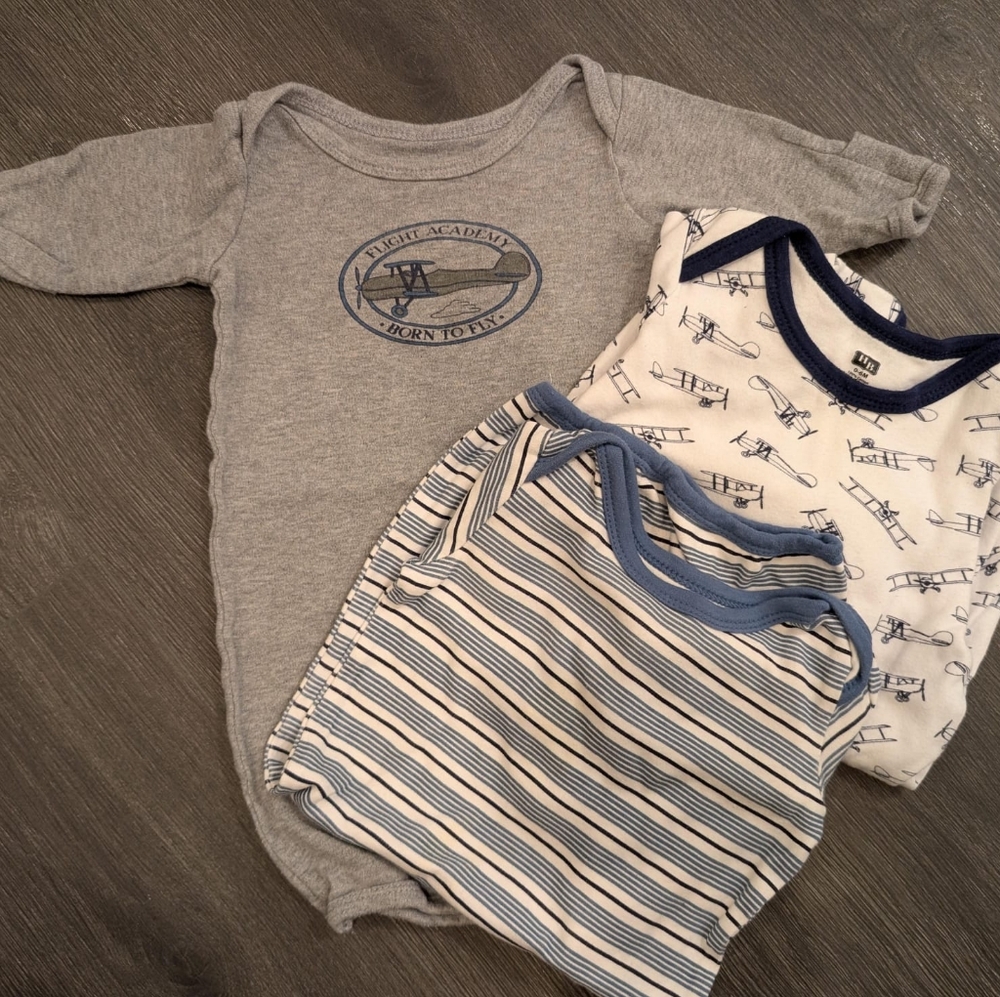Lot of 3 long sleeve bodysuits.